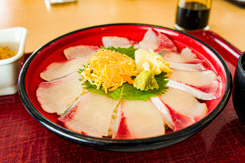 道の駅たるみず湯っ足り館の海鮮丼